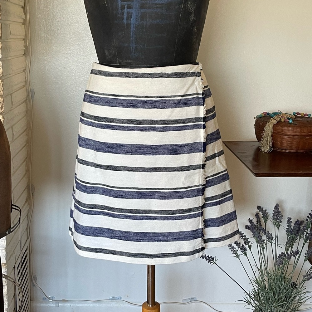 Loft size 14 skirt. Faux wrap, fully lined.